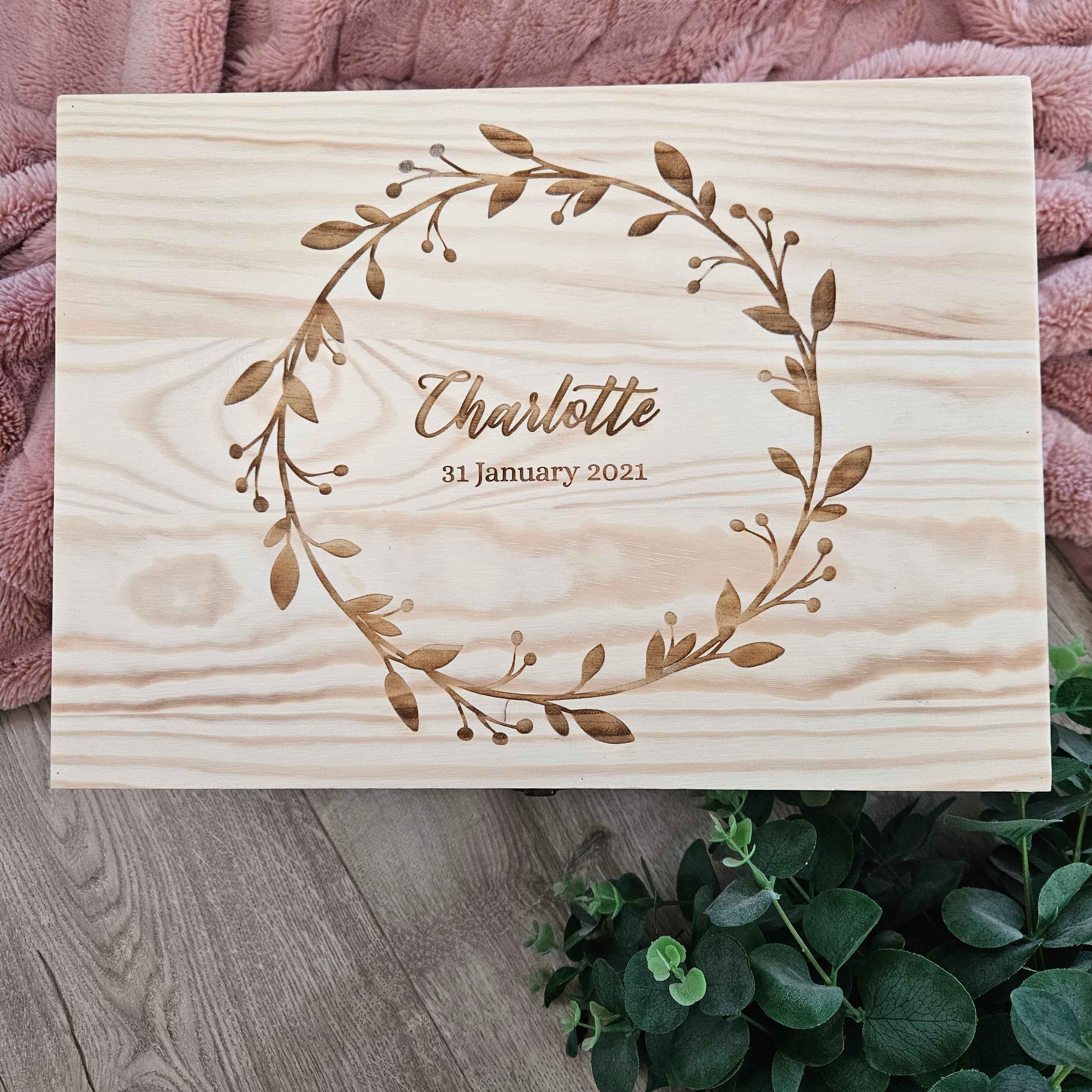Keepsake Box Name In Wreath