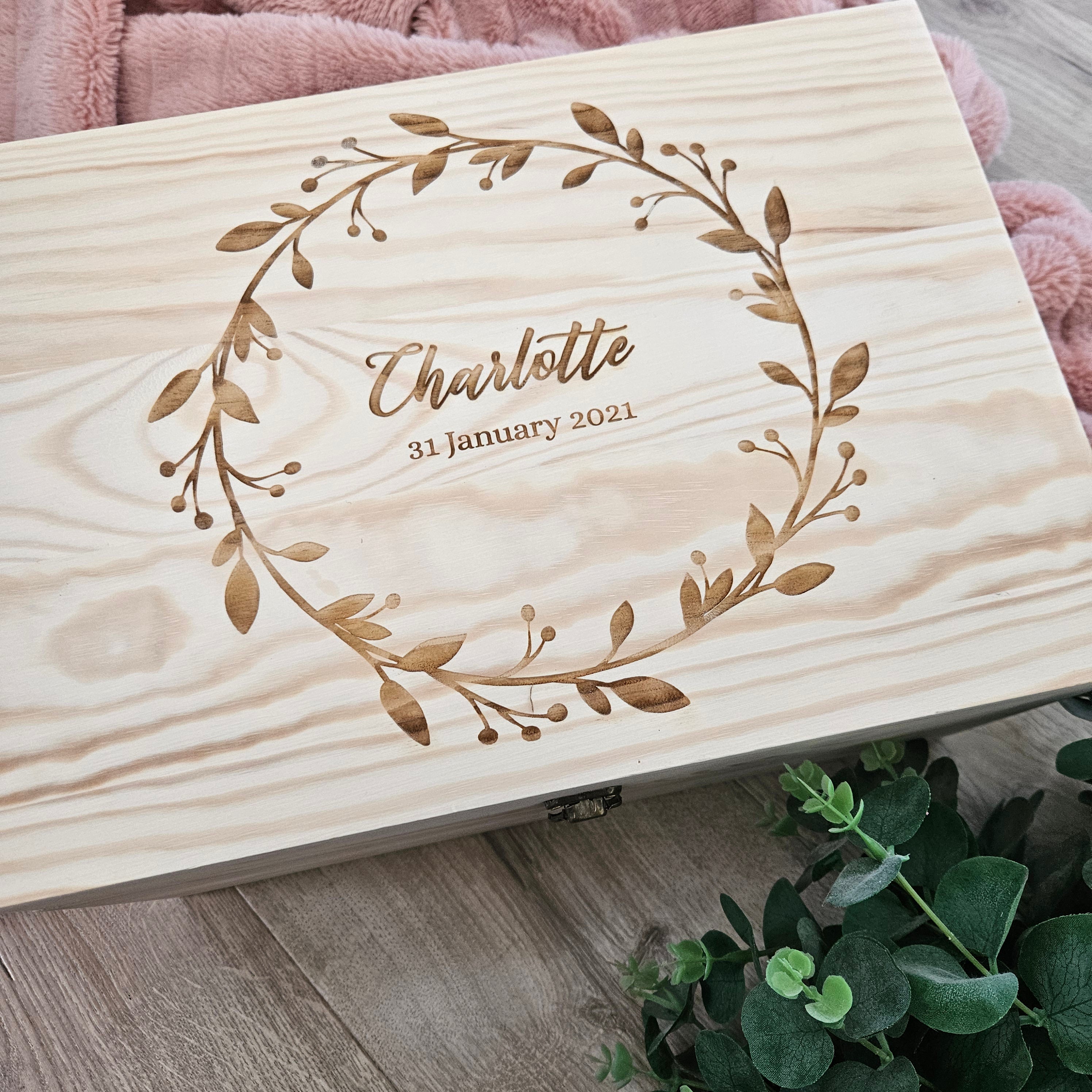 Keepsake Box Name In Wreath
