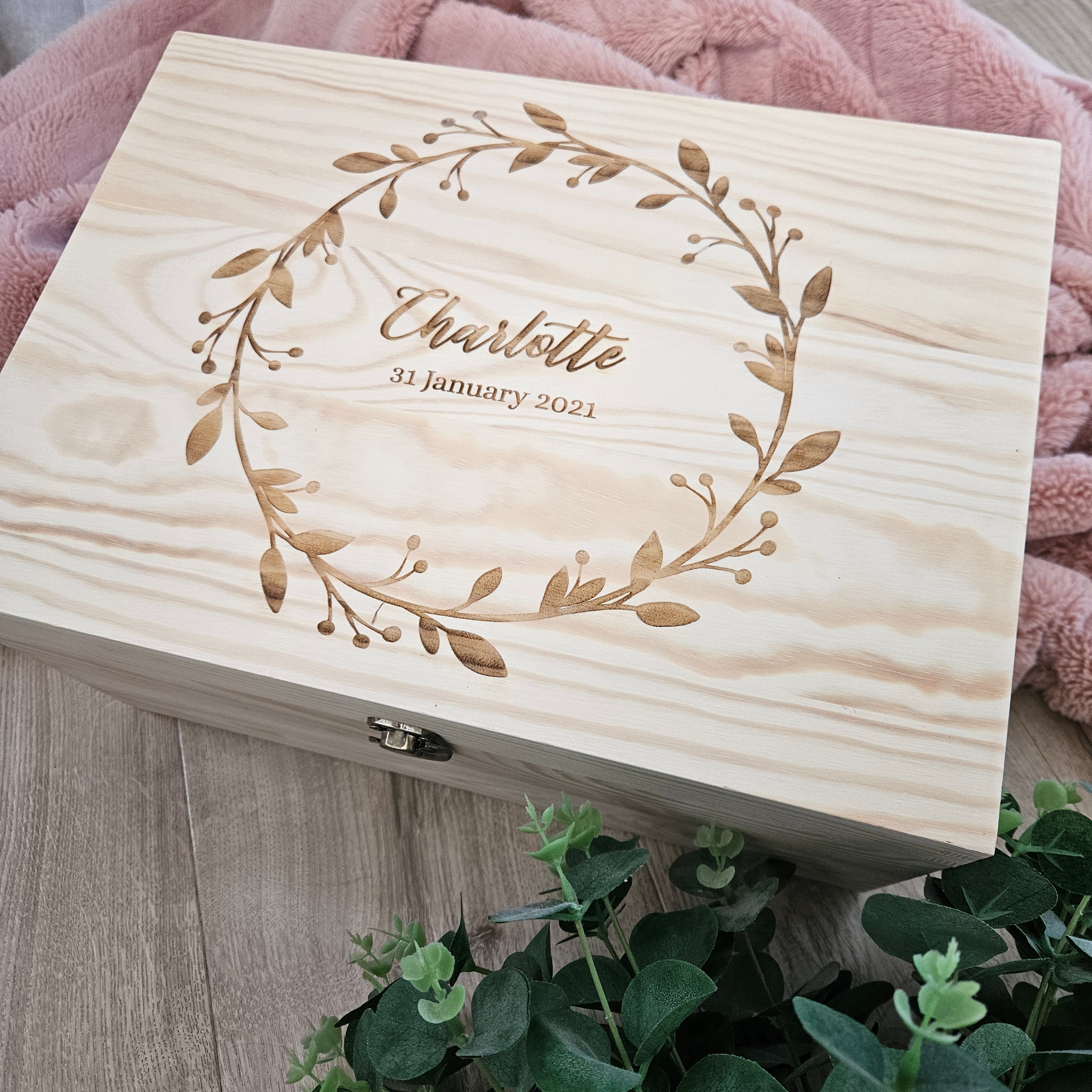 Keepsake Box Name In Wreath